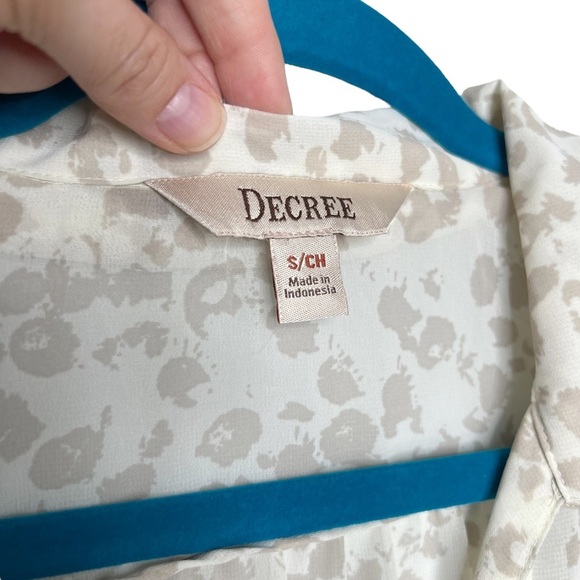 Decree Ivory Beige Semi Sheer Leopard Print Sleeveless Blouse - Picture 7 of 9